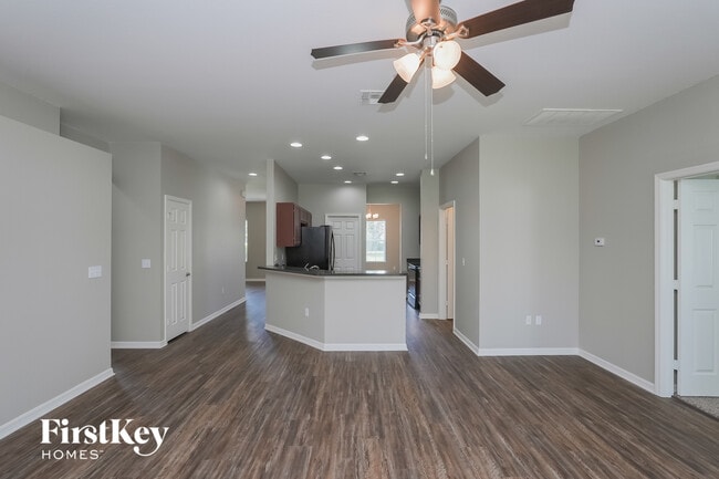 Building Photo - 1970 Country Manor St