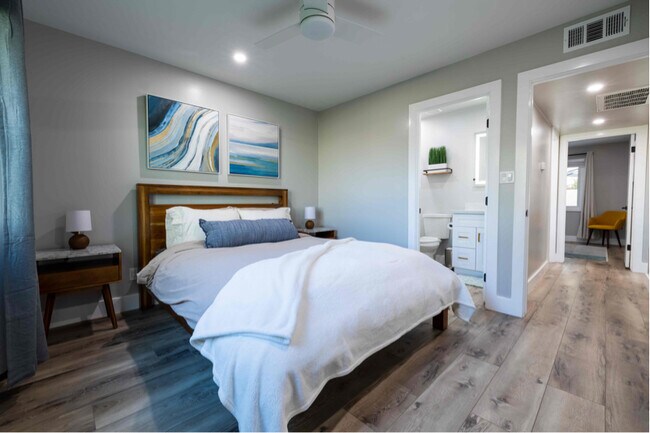 Foto del edificio - 6115 N 79th St