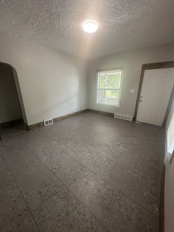Building Photo - 3244 W 92nd St