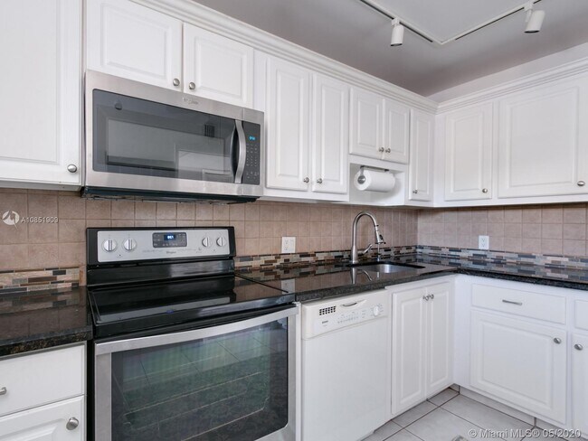 Building Photo - 2940 N Course Dr