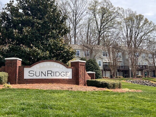 Foto del edificio - 115 Forest Ridge Rd
