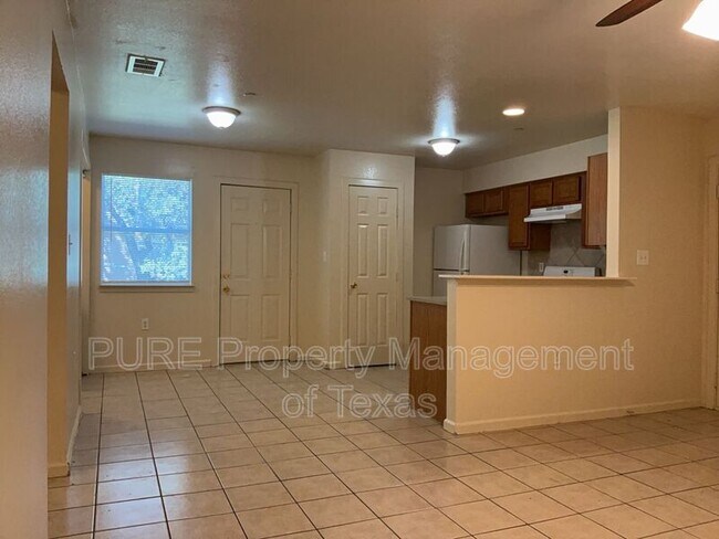 Building Photo - 403 Hedgewood Dr