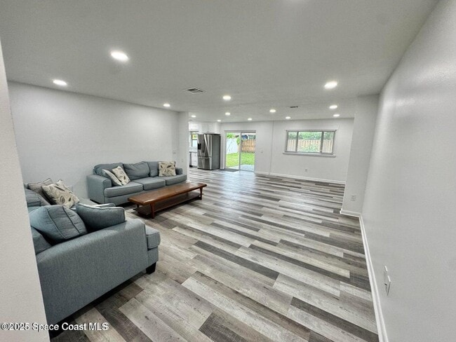 Building Photo - 789 Walnut Dr