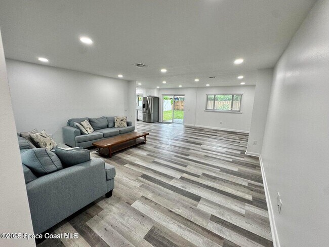 Foto del edificio - 789 Walnut Dr