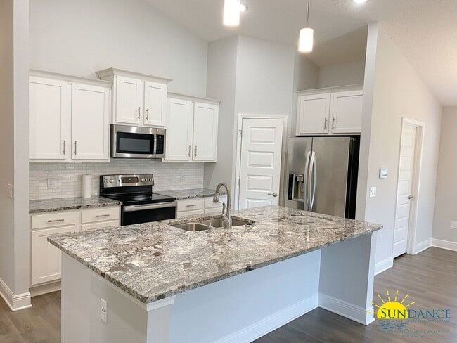 Building Photo - Stunning 3 bedroom home in Gulf Breeze!
