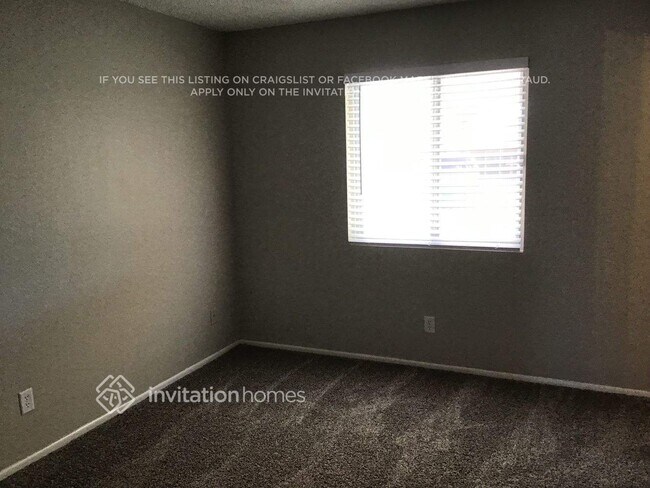 Foto del edificio - 10125 E Billings St