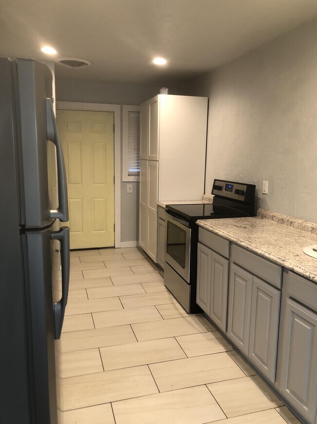 Foto del edificio - 821 E Lindsey St