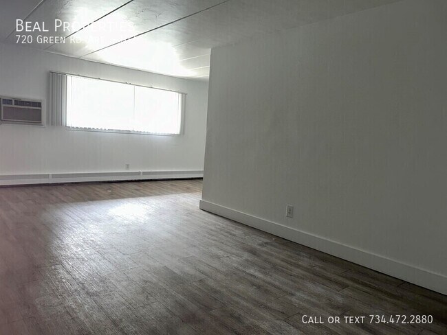 Foto del edificio - 720 Green Rd