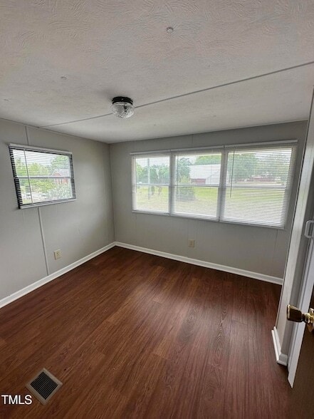 Foto del edificio - 841 Chalybeate Springs Rd