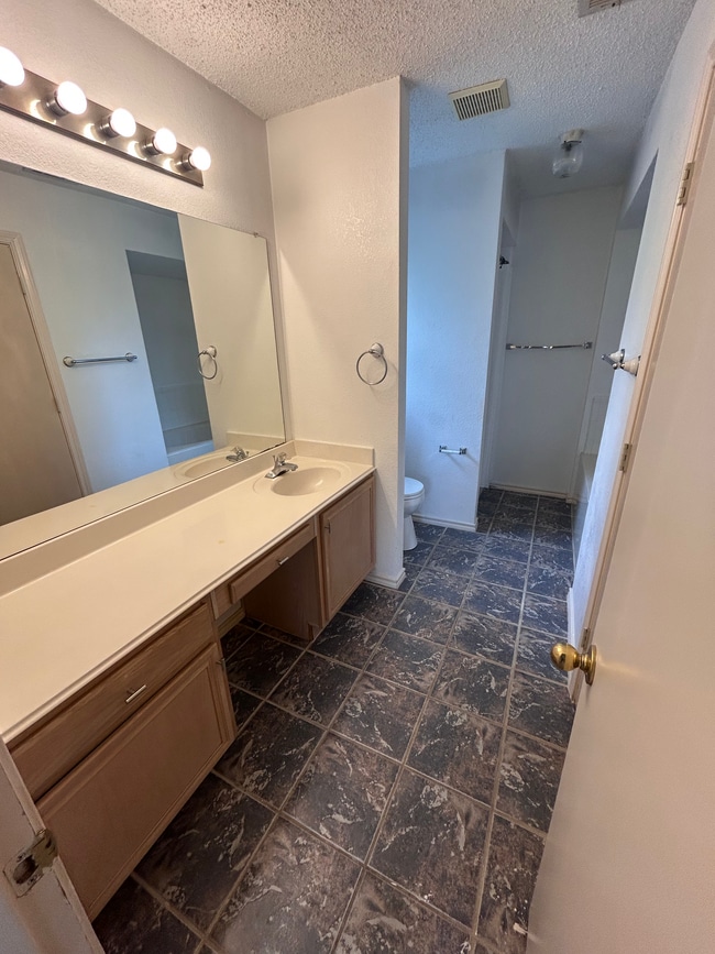 Foto del edificio - 1011 Windymeadow Ln