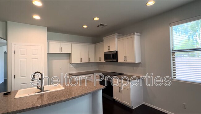 Foto del edificio - 21056 W Court St