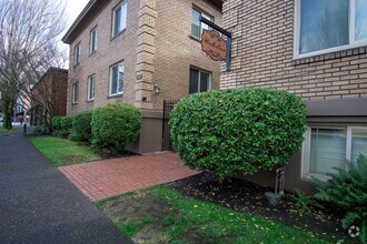 Building Photo - 1532 NE 14th Ave