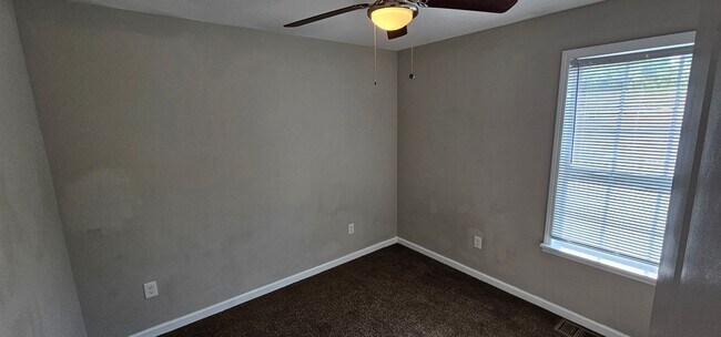 Foto del edificio - 3BR/2.5BA just of the Square in Zebulon, P...