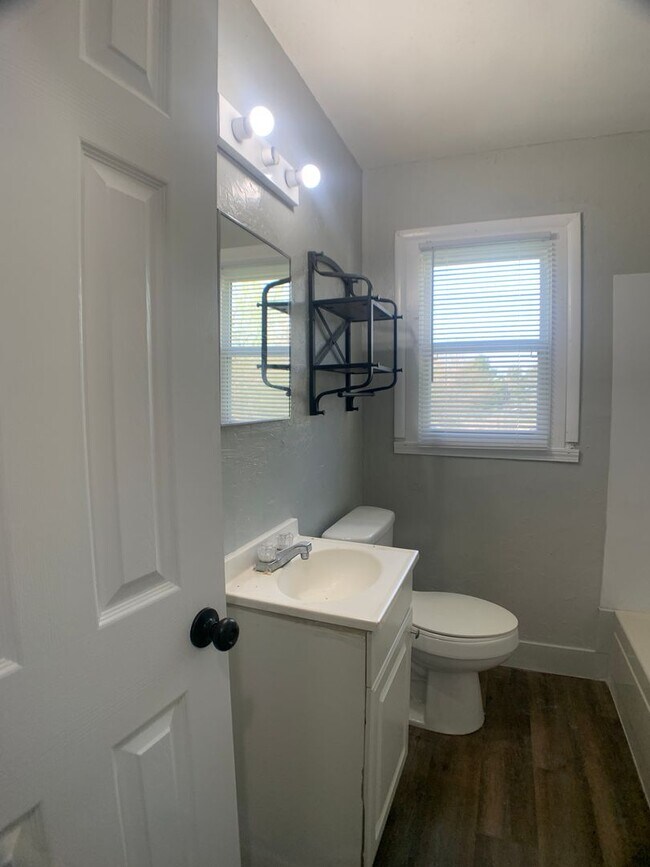 Building Photo - Three Bed NE OKC