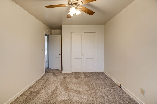 Foto del edificio - COMING SOON 3 bed 1 bath!