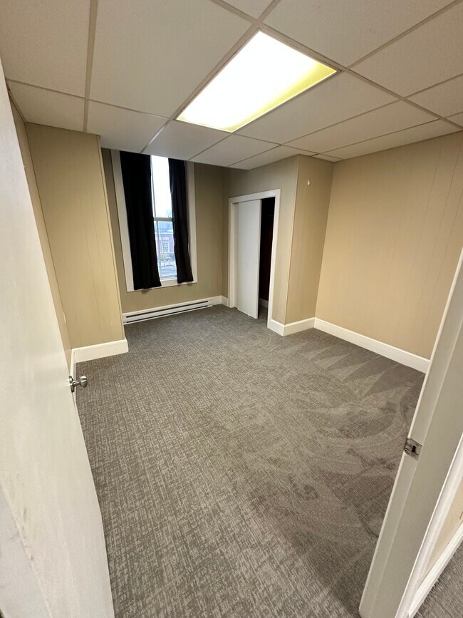 Foto del edificio - 80 Maine St