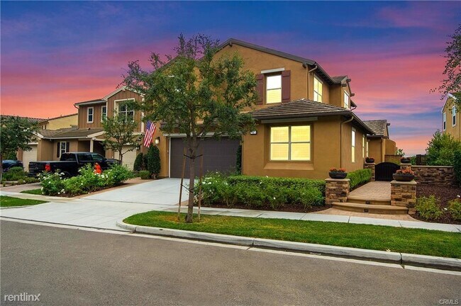 Building Photo - 4 br, 3.5 bath House - 8 Corazon St