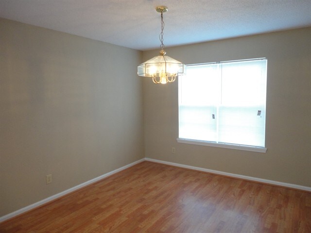 Building Photo - 743 Millbrook Dr