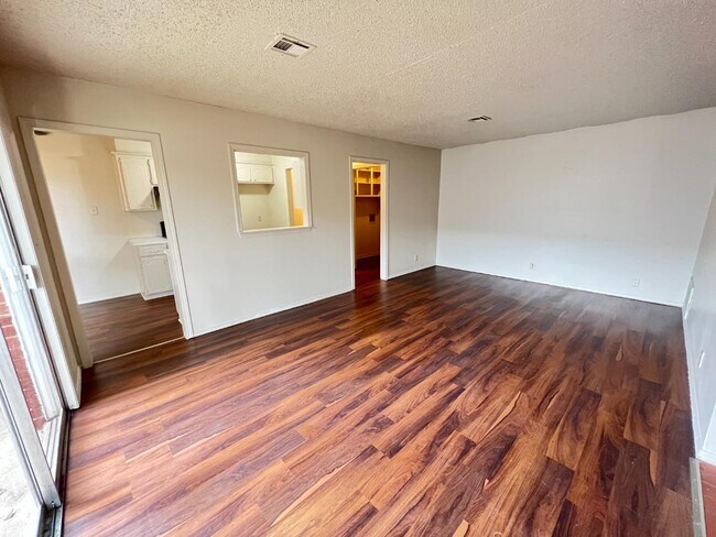 Foto del edificio - 121 Crawford Ct