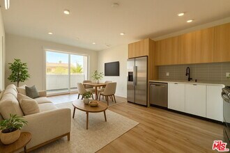 Building Photo - 5813 Lexington Ave