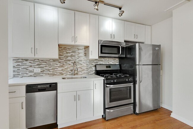 Foto del edificio - 2520 W Leland Ave