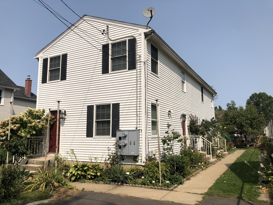 27 King St, Agawam, MA 01001 Condo for Rent in Agawam, MA