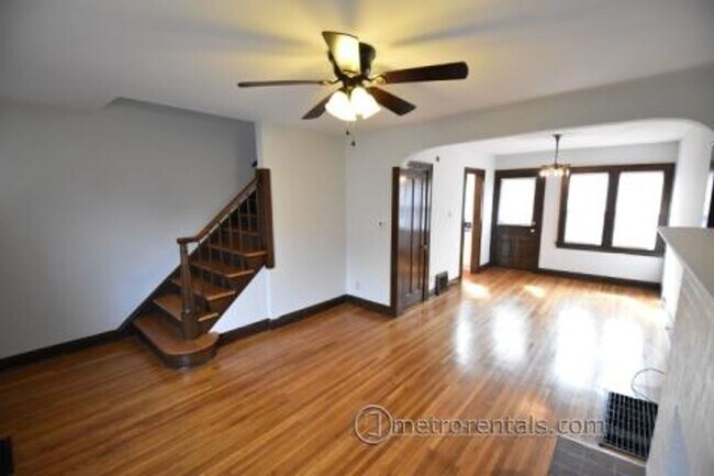 Foto del edificio - 385-387 Arcadia Avenue