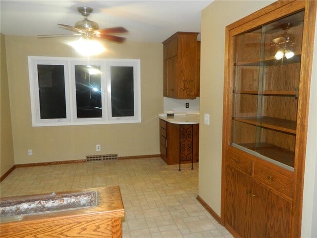 Building Photo - 209 Valley High Rd