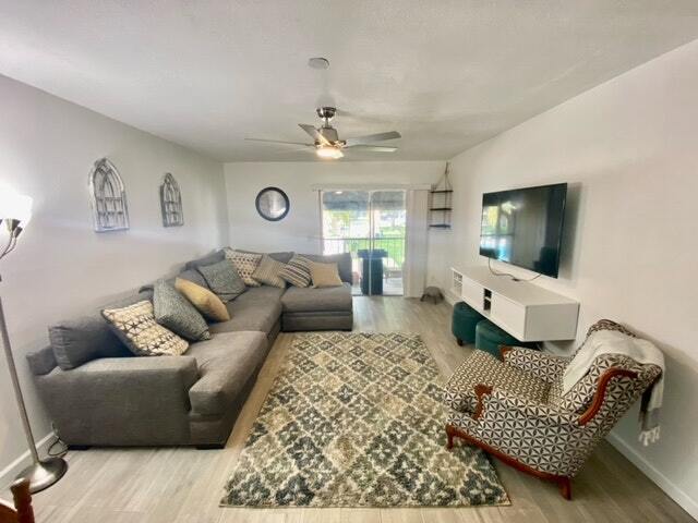 Foto del edificio - 3812 North Oak Drive, Unit M72
