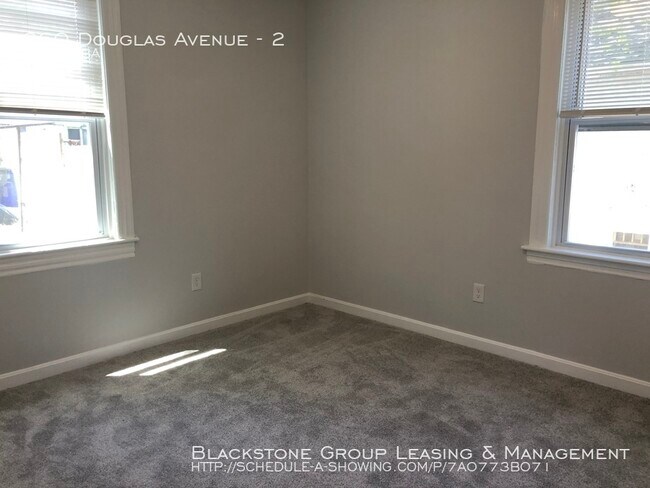 Foto del edificio - 660 Douglas Avenue