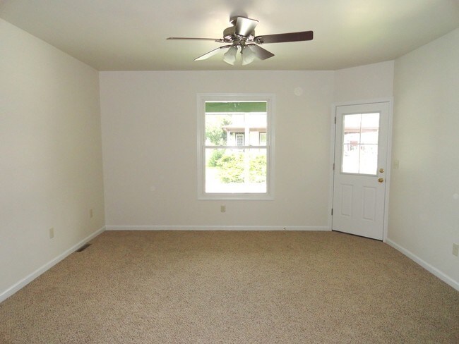 Foto del edificio - 77 E Main St