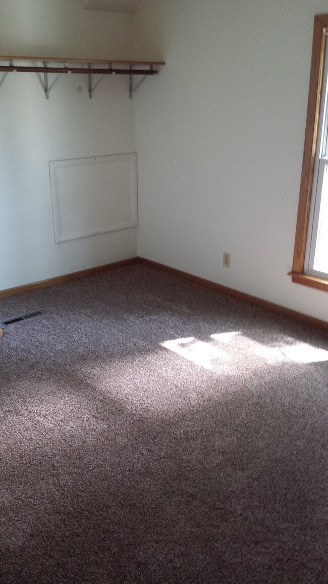 Dormitorio - 906 Vine St