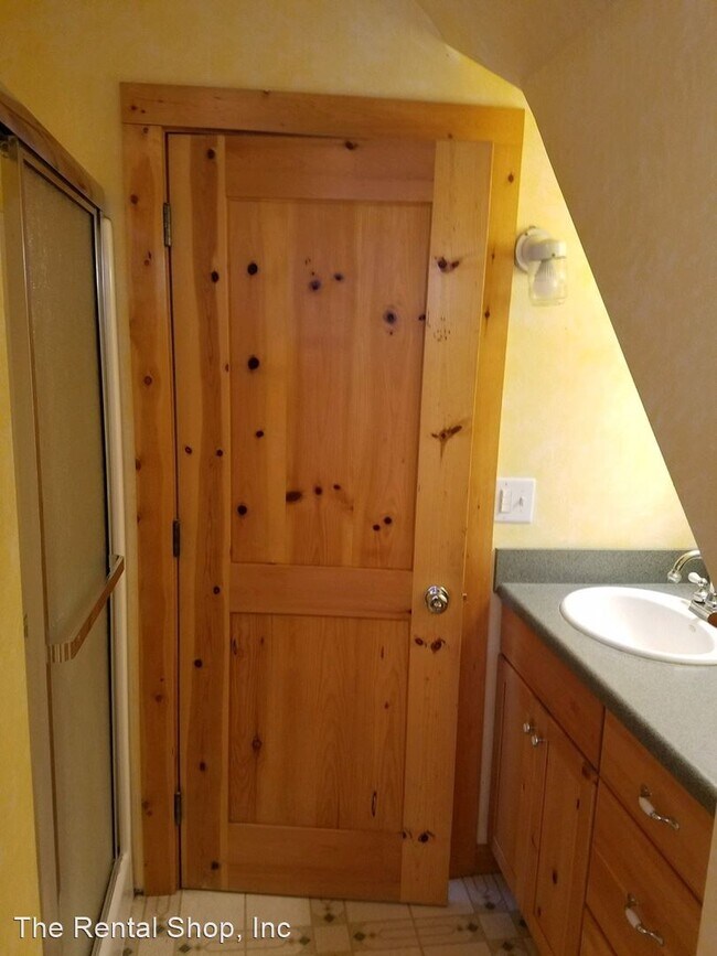 Building Photo - Studio, 1 bath House - 17110 Shawnee Circl...
