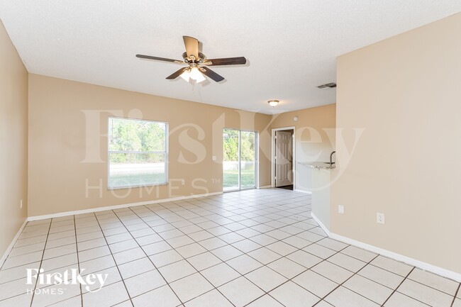 Building Photo - 122 Dahl Ave