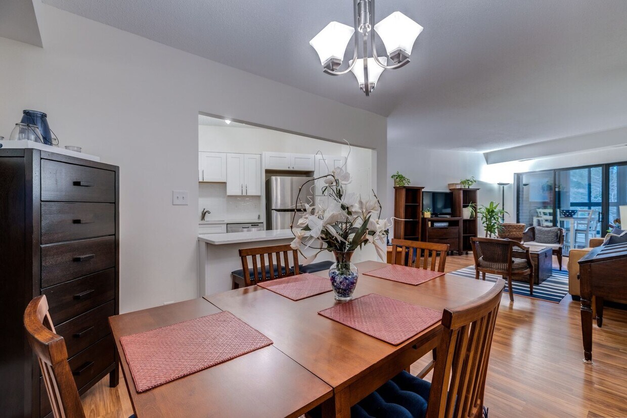 Foto principal - Furnished 1 Bedroom in The Belvedere!