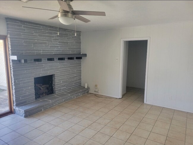 Building Photo - 3600 Janlyn Ln
