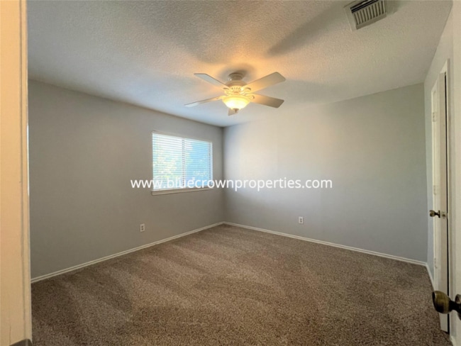 Photo - 1920 Oakbluff Dr House