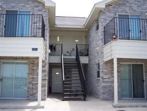 Building Photo - 1521 Oasis Dr