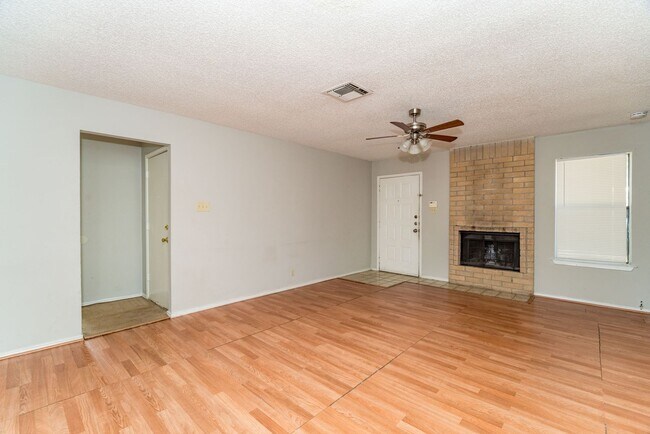 Foto del edificio - 3-BEDROOM TOWNHOME IN NORTHSIDE ISD