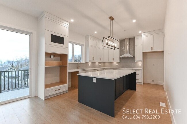 Photo du bâtiment - 8573 Forest Gate Dr