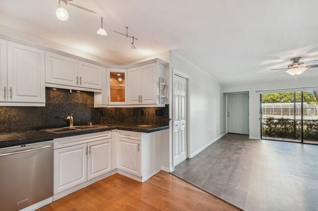 Foto del edificio - 5558 Baywater Dr