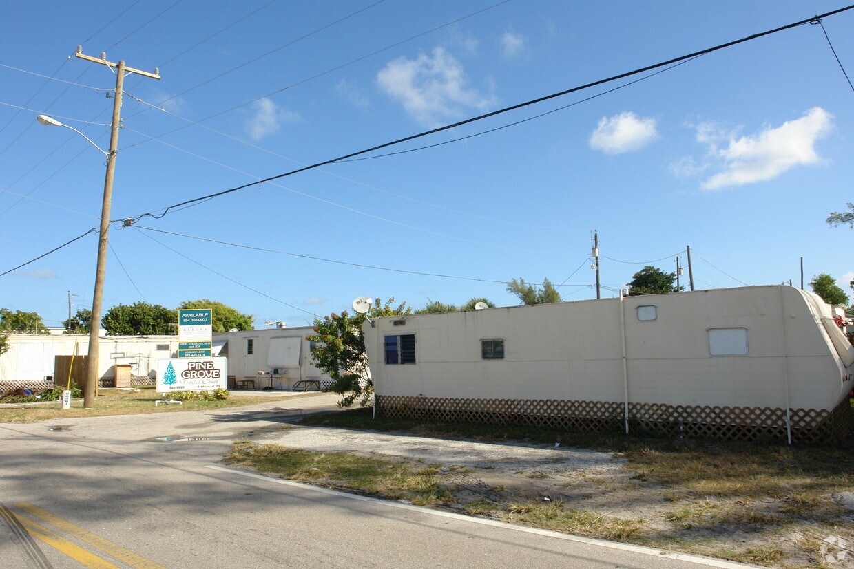 Building Photo - Pine Grove Trailer Court