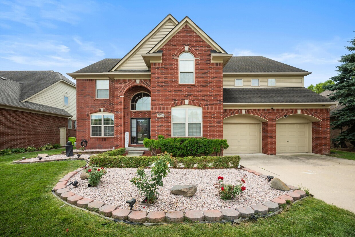 Foto principal - 21724 Summerfield Dr