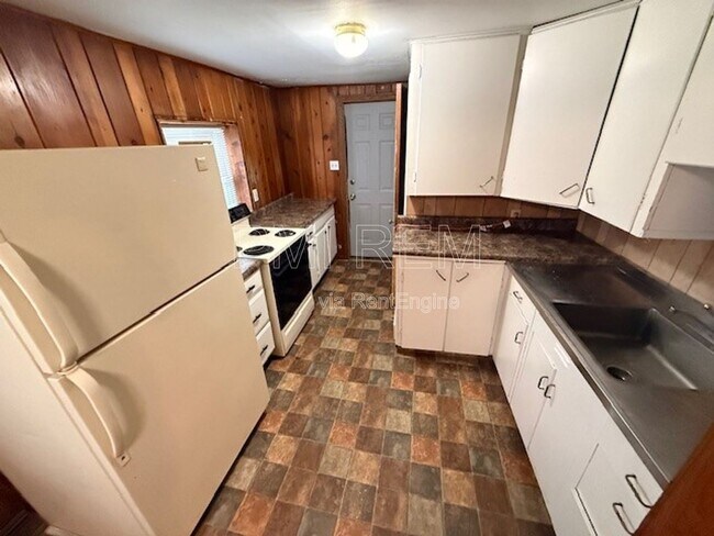 Foto del edificio - 221 W Way St