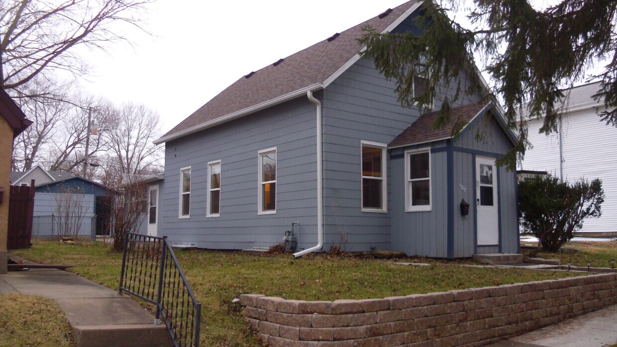 1107 S 6th St, Burlington, IA 52601 House Rental in Burlington, IA