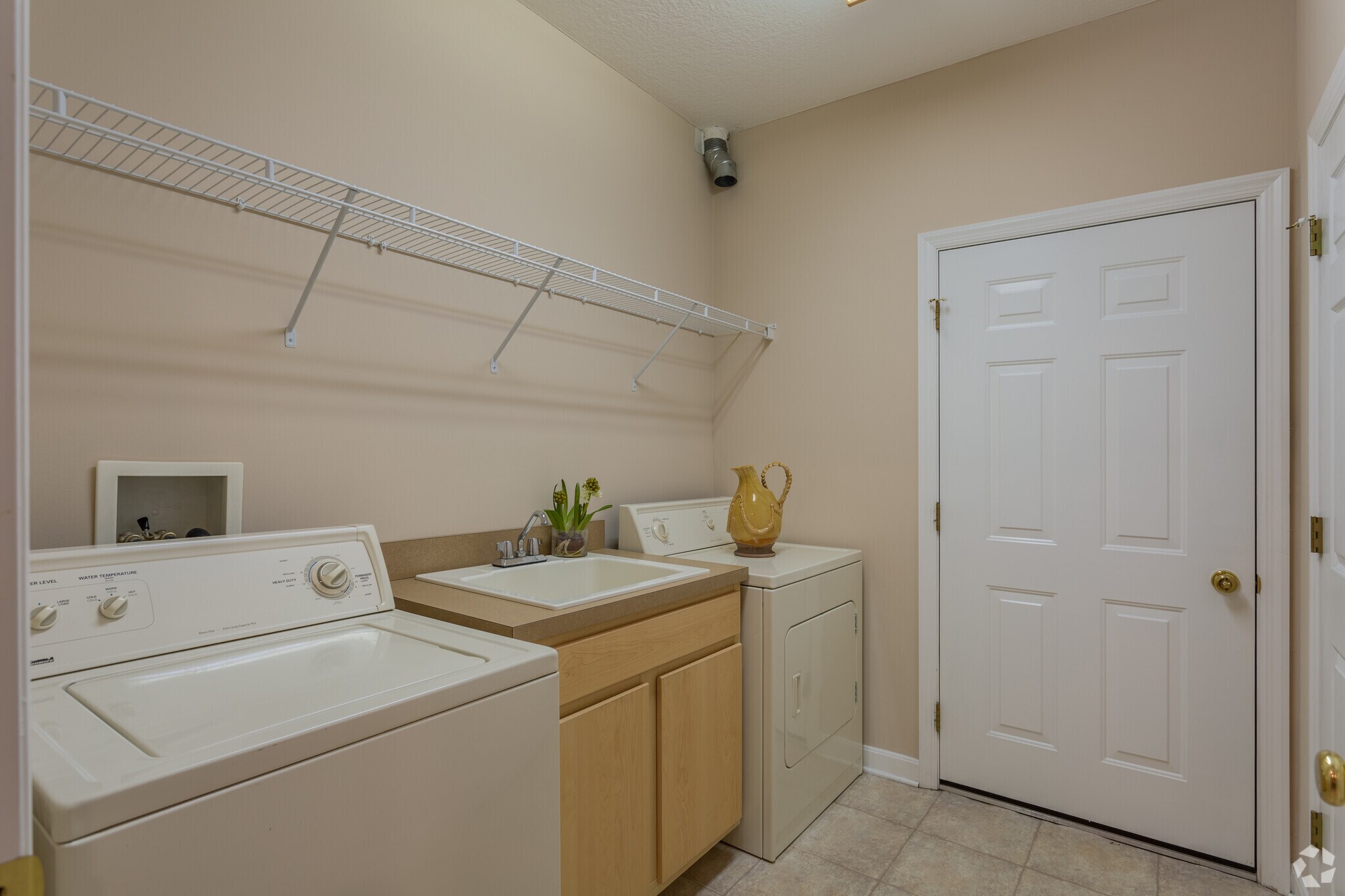 Waterford Luxury Apartments & Villas – photo 5