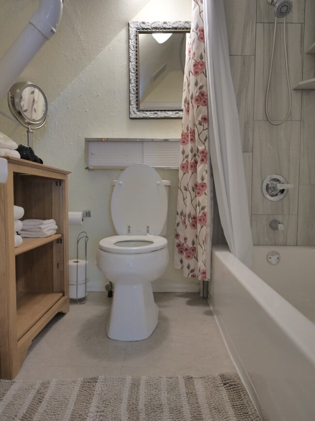 Building Photo - 814 E Cimarron St