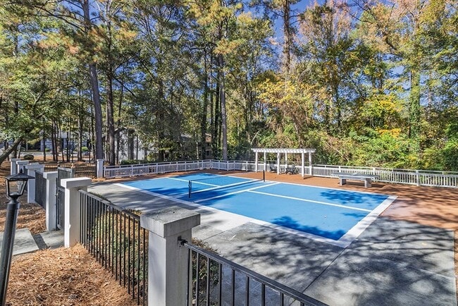 Building Photo - The Element at 3900