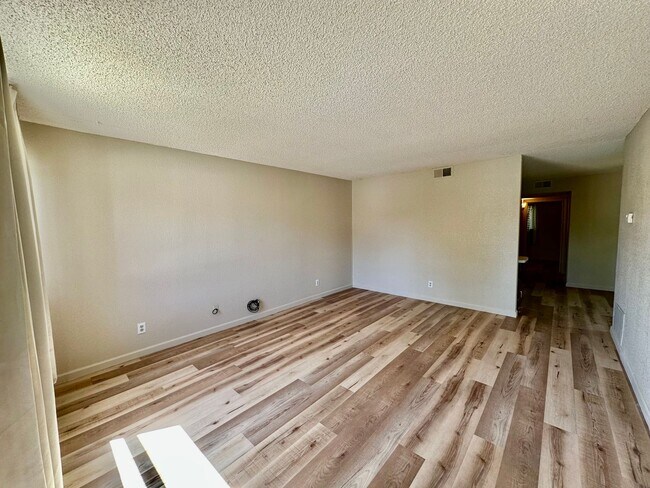 Foto del edificio - 2 BEDROOM 1 BATH HOME IN 55+ SENIOR COMMUNITY