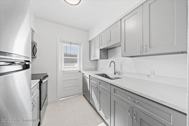 Building Photo - 154 Crescent Beach Dr
